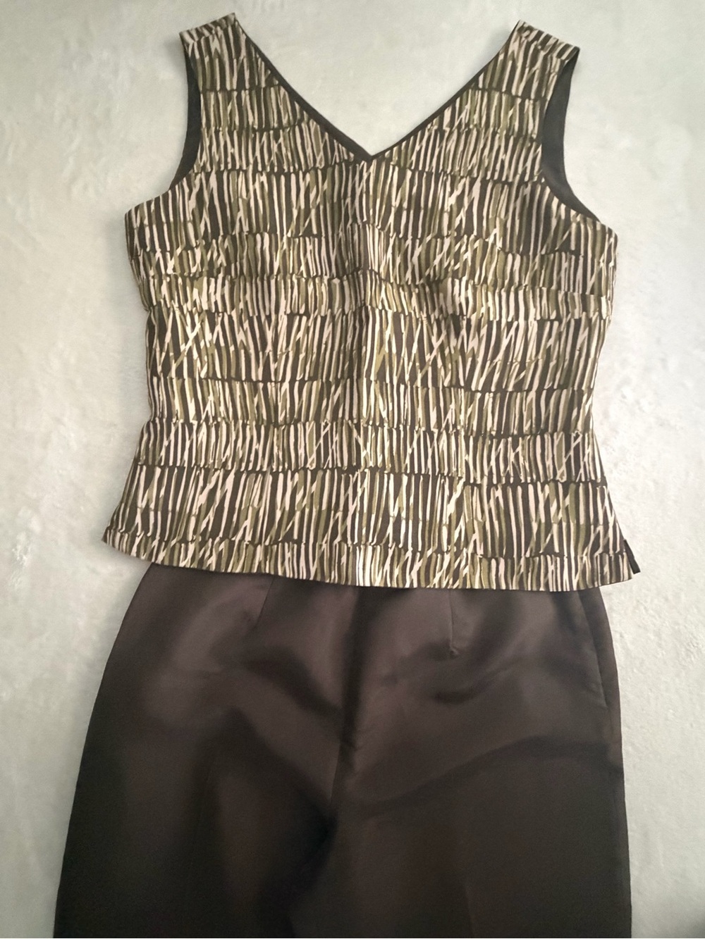 Robbie Bee Silk Two Piece V-Neck Sleeveless Top and Pant Set, Size 6